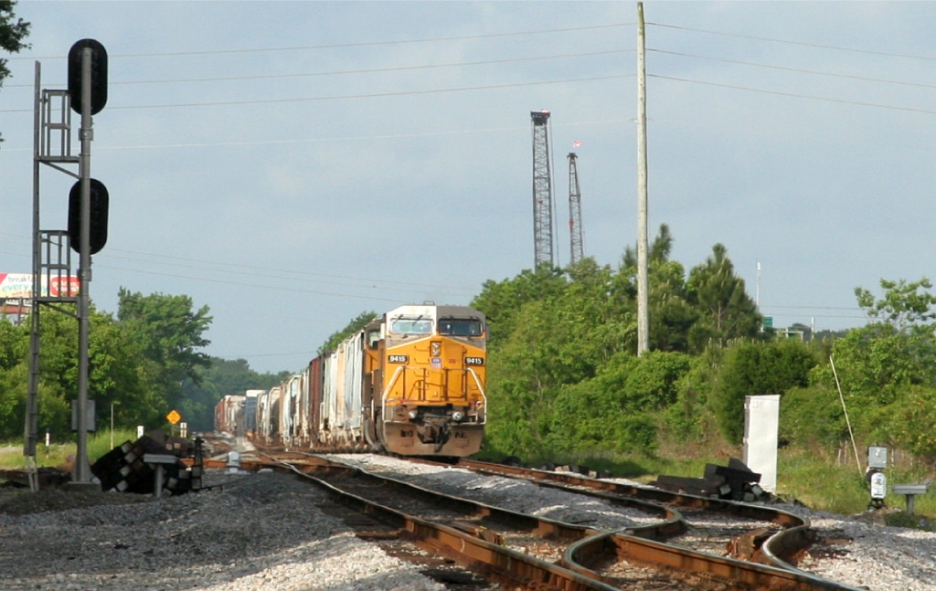 UP 9415 on NB freight in Broockley siding